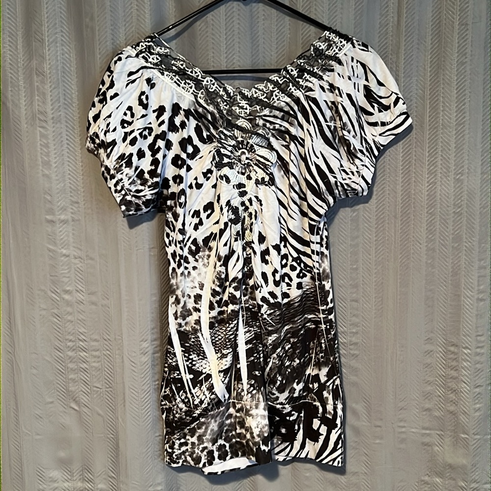 Design Works Embroidered Top - Picture 2 of 4